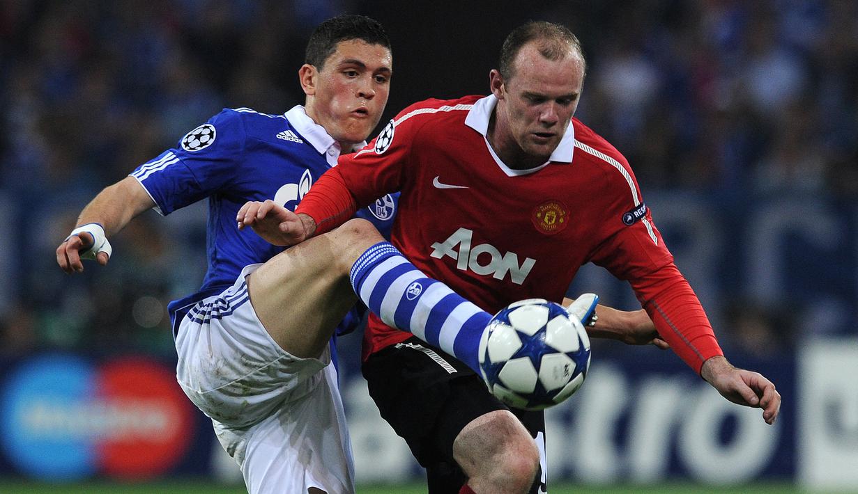 Manchester United. Wayne Rooney dkk juga pernah 12 kali tampil di semifinal Liga Champions. Terakhir kali mereka tampil di semifinal adalah di musim 2010/2011 saat menyingkirkan Schalke. Di partai final MU harus mengakui keunggulan Barcelona dengan skor 1-3. (AFP/Patrik Stollarz)