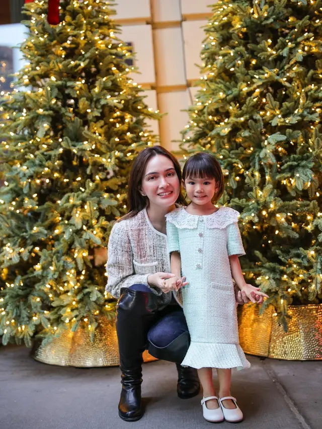 7 Potret Shandy Aulia Rayakan Natal di New York, Bareng Mantan Suami