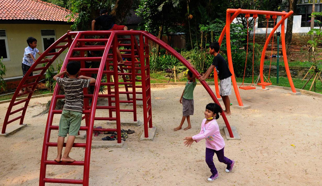 Sejumlah fasilitas permainan anak-anak juga tersedia di Taman Langsat, Kebayoran Baru, Jakarta Selatan (Liputan6.com/Andrian Martinus Tunay)