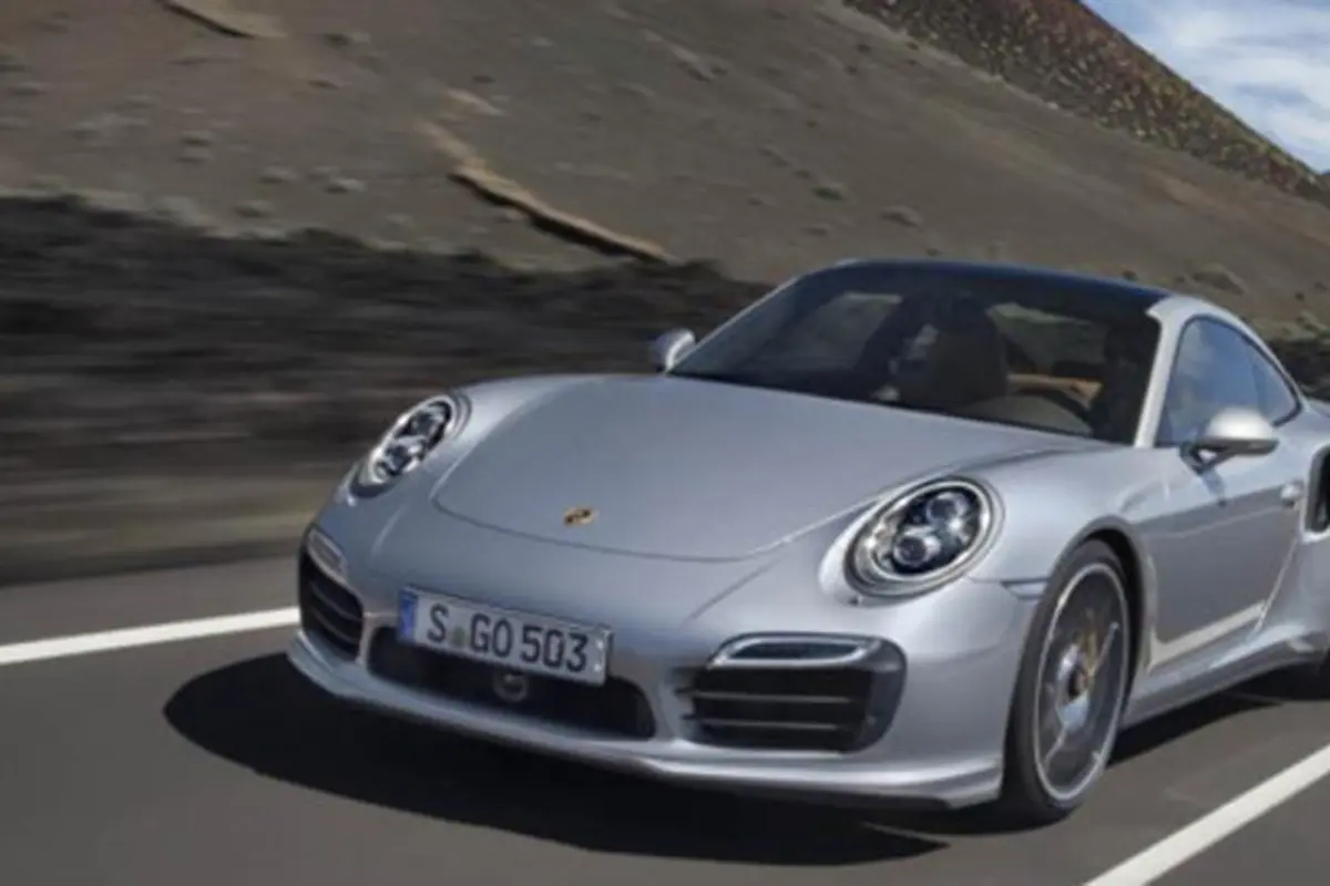 Porsche 911 Turbo (Autoexpress)