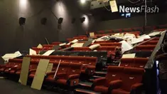 Gempa 5,6 Skala Ritcher mengguncang Deli Serdang, Sumatera Utara. Getaran gempa merusak sebuah gedung Mall Focal Point Medan, tepatnya di salah satu studio yang ada di bioskop, ambruk.