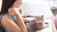 Sederet Alasan yang Membuat Kucing Suka Tidur di Atas Pemiliknya