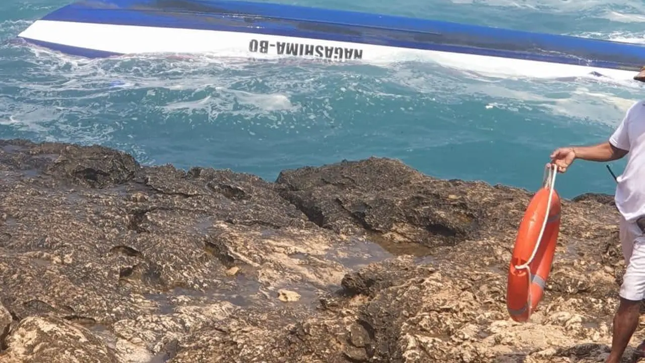 Speed boat tenggelam dua turis tewas di bali