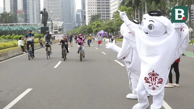 Foto: Maskot Piala Dunia 2022 Sapa Warga Ibu Kota, La'eeb Diserbu Anak-anak di CFD Jakarta