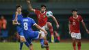 <p>Pemain Timnas Indonesia U-19,&nbsp;Subhan Fajri&nbsp;berebut bola dengan pemain&nbsp;Filipina, Kamil Jaser rendon Amirul dalam pertandingan babak penyisihan Grup A Piala AFF U-19 yang berlangsung di Stadion Patriot Candrabhaga, Bekasi, Jumat (8/7/2022). (Bola.com/Bagaskara Lazuardi)</p>