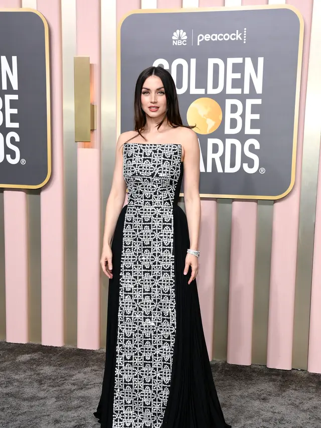 Cantiknya Ana de Armas di Golden Globe Awards 2023
