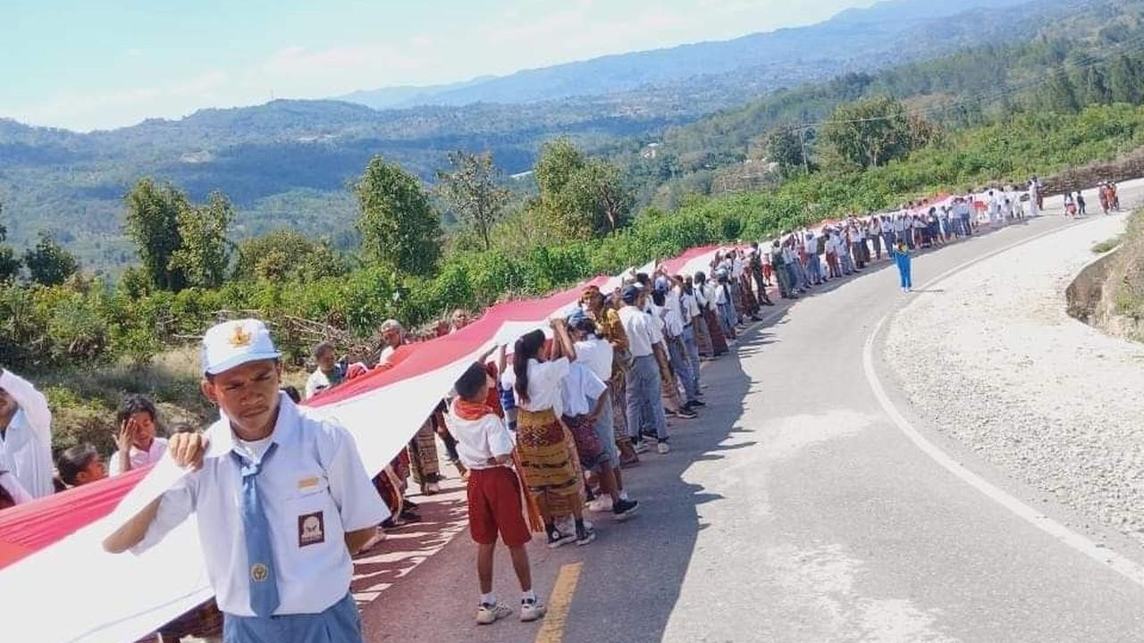 Menurut Camat Musi, Jhon Olin, Rabu (14/82024) mengatakan, pembentangan bendera raksasa ini merupakan kerjasama antara Satgas Pamtas RI-RDTL Sektor Barat Yonkav 6/Naga Karimata dan Polri, serta masyarakat dalam menjaga keamanan di perbatasan.
