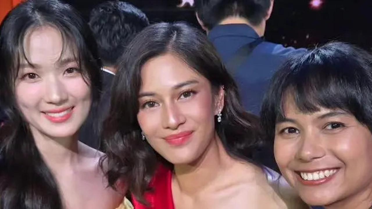 Cantik Sempurna, Potret Dian Sastrowardoyo Tampil Stunning Bergaun Merah di Seoul Drama Awards 2024