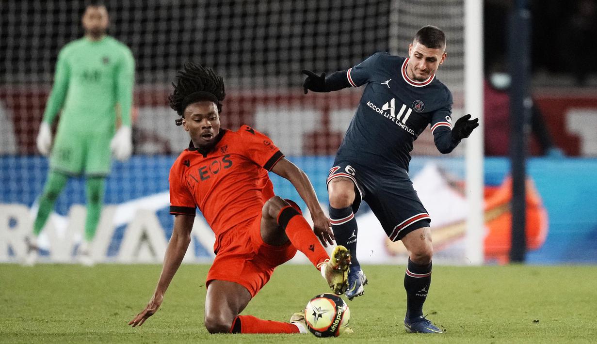 Di sisi lain, Nice juga mampu memberikan perlawanan lewat serangan balik. Namun, lini belakang pasukan Mauricio Pochettino juga tampil disiplin sehingga kedua tim gagal mencetak gol di laga tersebut. (AP/Thibault Camus)