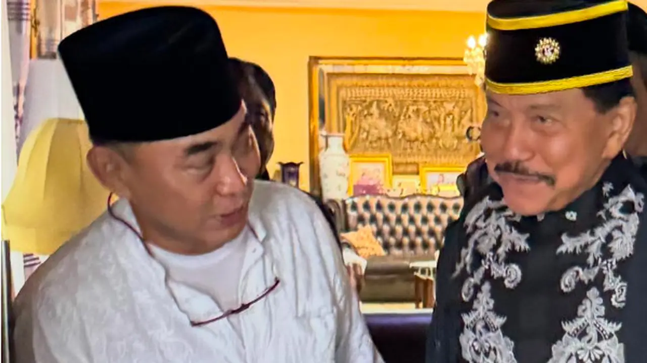 Akademisi sekaligus Ketua Yayasan Universitas Jayabaya, Moestar Putra Jaya, bersama Jenderal TNI (Purn) AM Hendropriyono. (Istimewa)