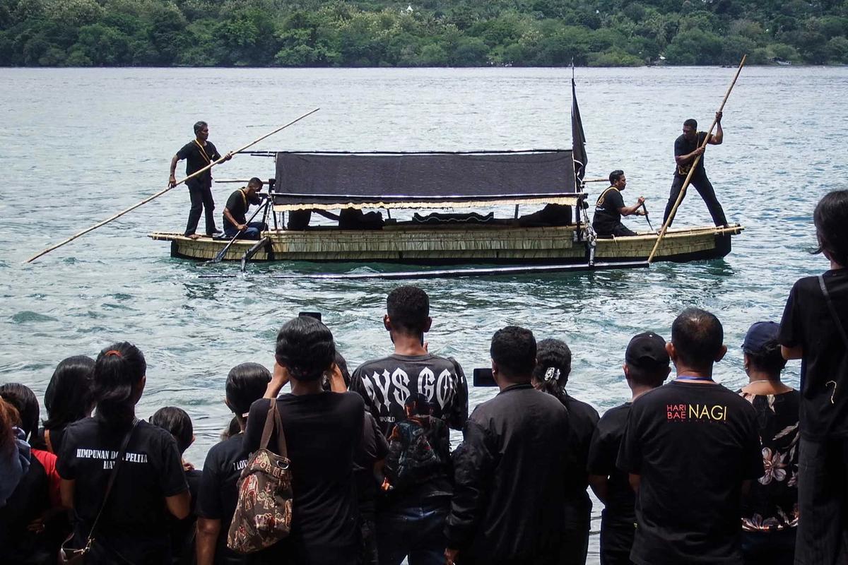 FOTO: Prosesi Laut Tuan Meninu Hidupkan Tradisi Perayaan Jumat Agung  di Larantuka