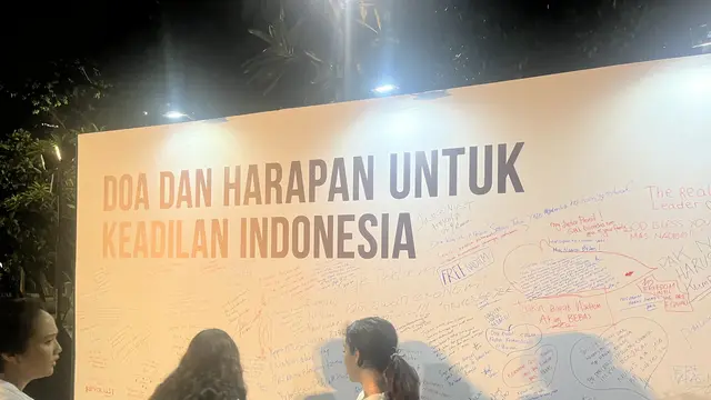 Istri mantan Menteri Pendidikan, Kebudayaan, Riset, dan Teknologi (Mendikbudristek) Nadiem Makarim, Franka Makarim, menggelar malam doa bersama di Taman Menteng, Jakarta Pusat, Jumat malam (26/6/2026). (Liputan6.com/Radityo)