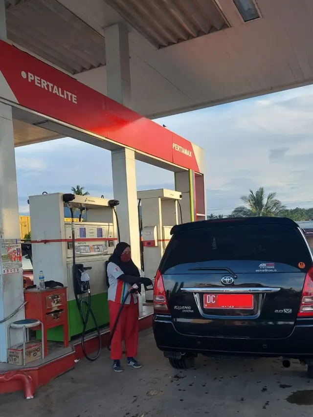Nantinya beli pertalite pakai MyPertamina menjadi hal yang diharuskan agar masyarakat bisa mendapatkan BBM subsidi. Foto: Pertamina