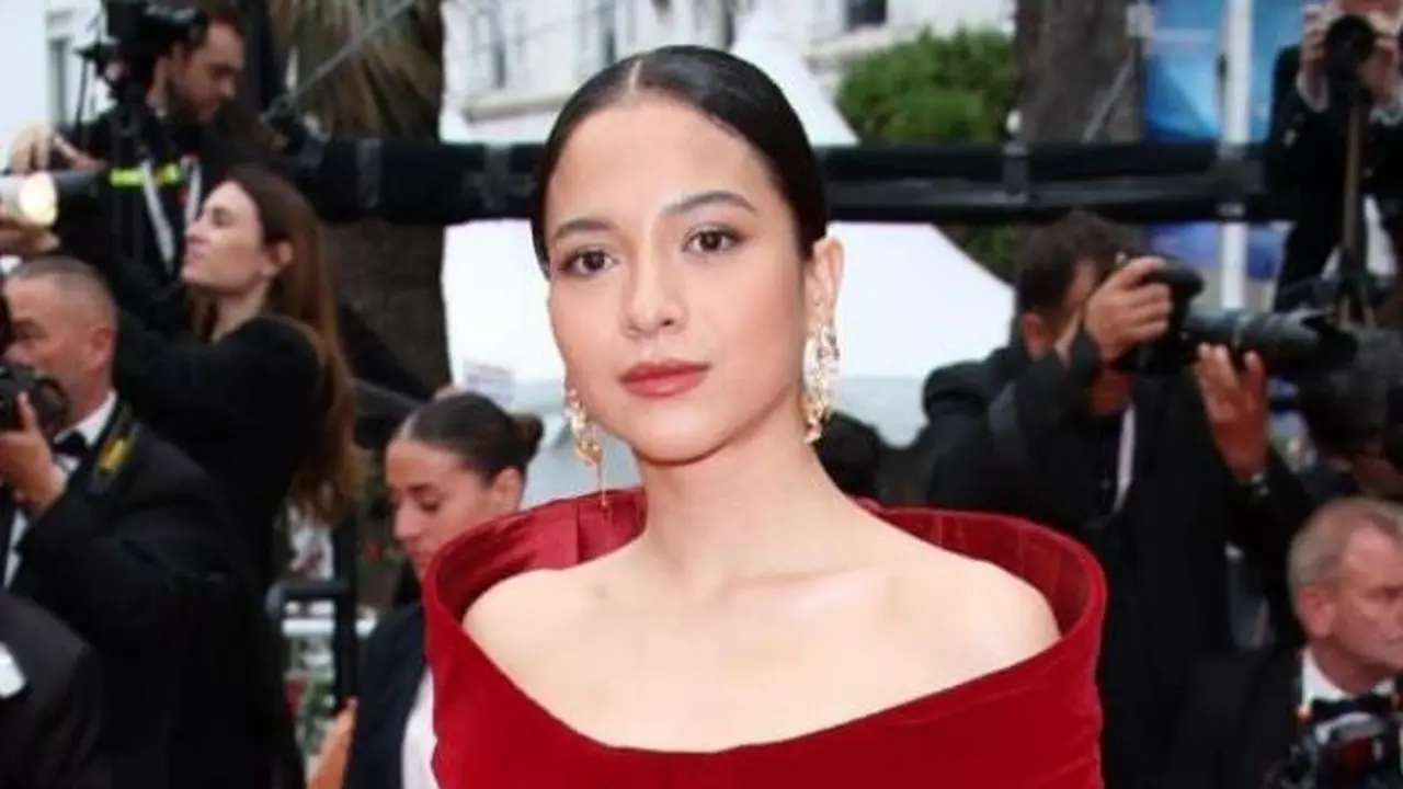 Lady In Red, 5 Pesona Putri Marino Melenggang di Red Carpet Festival Film Cannes dalam Balutan Gaun Bunga Anggrek Bulan