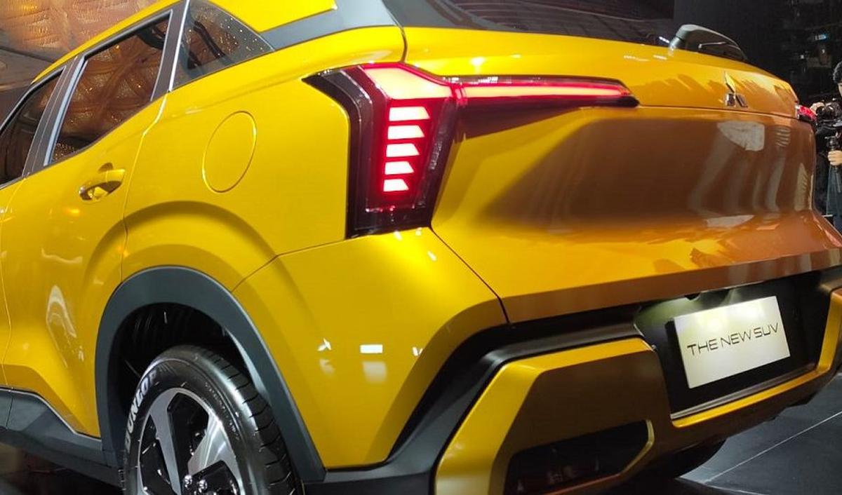 "Desain eksterior New SUV hanya untuk Mitsubishi.
Tidak akan di-share dengann Nissan, meski kami punya aliansi bersama Nissan dan Renault. Ini punya Mitsubishi 100 persen."