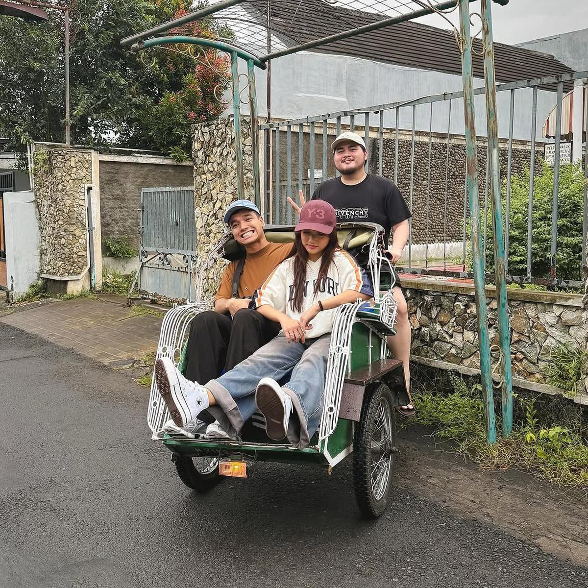 Potret Fuji An Terima Bucket Bunga Mawar Berukuran Besar, Bikin Netizen Penasaran Siapa yang Beri