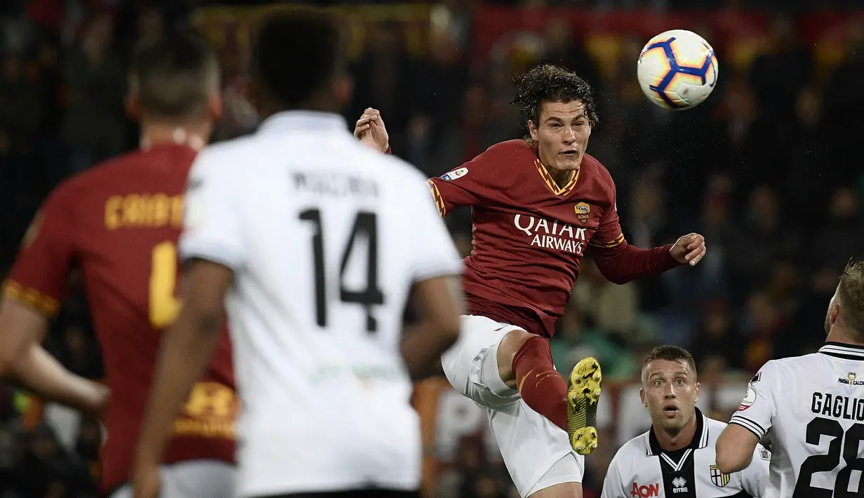 Patrik Schick. Striker asal Rep. Ceko ini merupakan yang termahal direkrut AS Roma senilai 42 Juta Euro. Didatangkan dari Sampdoria musim 2018/2019 setelah menjadi pinjaman semusim sebelumnya. Total 2 musim di AS Roma tampil dalam 58 laga dengan mencetak 8 gol dan 3 assist. (AFP/Filippo Monteforte)