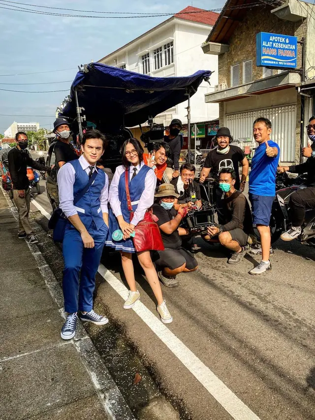 Main Film Bareng, Ini 6 Momen Syifa Hadju dan Rizky Nazar di Balik Layar