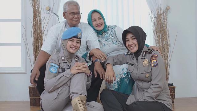6 Pesona Cantik Briptu Hikma Nur Syafaa, Polisi Berhijab yang Dikirim Ke Afrika