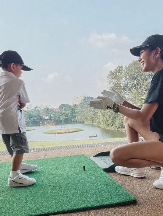 <p>Kirana Larasati (Instagram/kiranalarasati)</p>