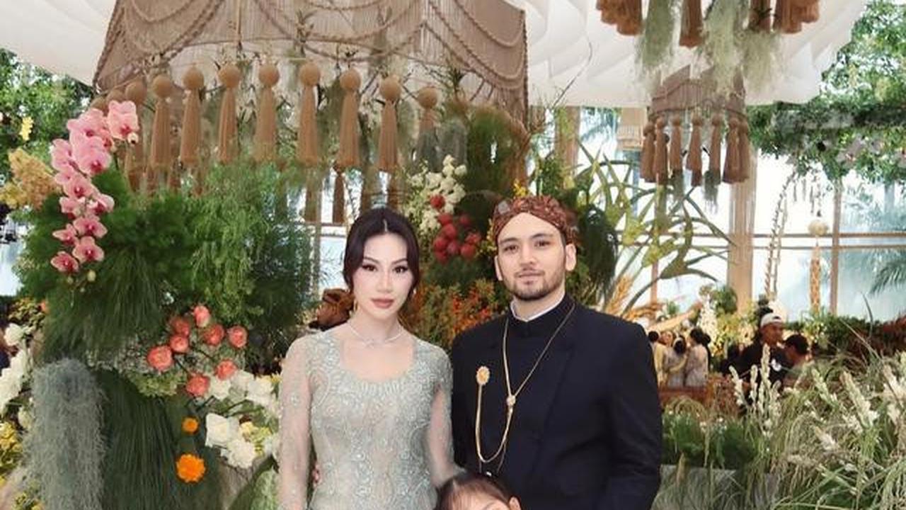 6 Potret Kebaya Para Menantu Keluarga Cendana di Pernikahan Darma Mangkuluhur