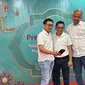 (ka-ki): SVP Consumer Sales Operations Telkomsel, Gilang Prasetya, VP Global Network Operations Telkomsel, Galumbang Pasaribu, dan General Manager Corporate Social Responsibility Telkomsel, Andry Priyo Santoso dalam media update RAFI 2023 di Cirebon, Jawa Barat, Selasa (28/3/2023). (Liputan6.com/ Agustin Setyo Wardani)