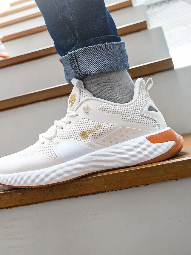 10 Merk Sepatu Walking Lokal Terbaik 2026, Under 1 Juta …