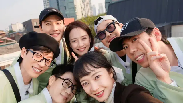 Jeon So Min dan kru Running Man. (Instagram/ sbs_runningman_sbs)