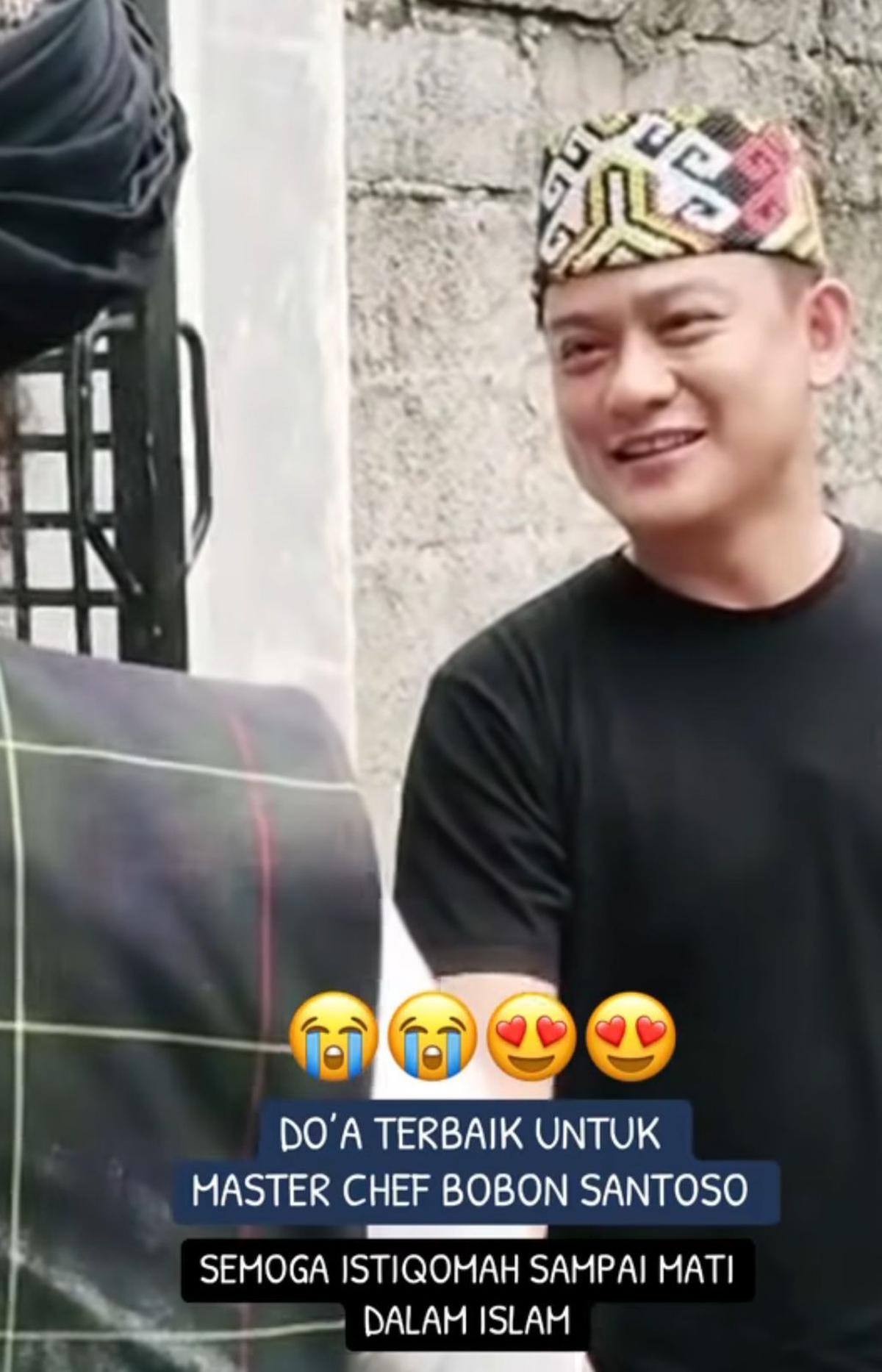 Detik-Detik Bobon Santoso Ucap Syahadat, Dibimbing Ustaz Derry, Disambut Haru