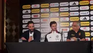 Manajer Manchester United, Ruben Amorim (kiri), dan Mason Mount (tengah) dalam sesi konferensi pers di Kuala Lumpur, Malaysia, Selasa (27/5/2025). MU akan beruji coba di ASEAN All-Stars di Stadion Bukit Jalil, Rabu (28/5/2025). (Bola.com/Yus Mei Sawitri)