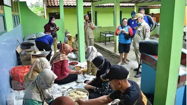Tanggul kali bentas nyebabna desa-desa neng Kebumen kebanjiren. (Foto: Liputan6.com/Istimewa)