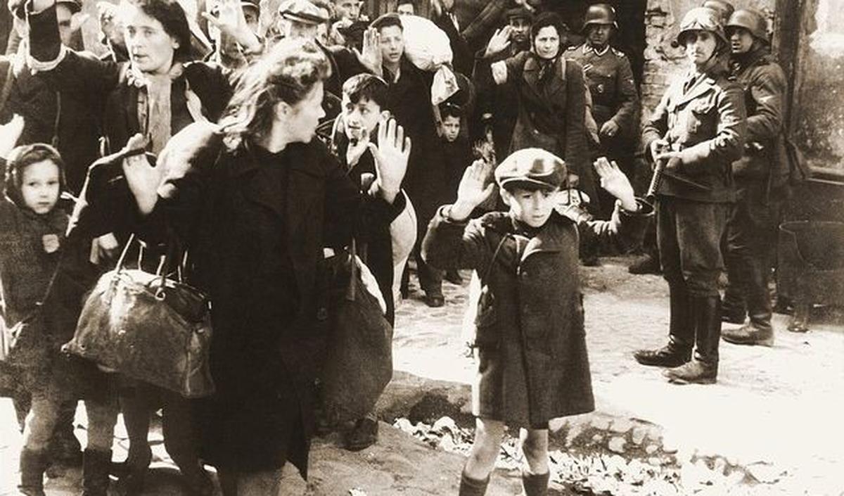 <b>Kamp Eksperimen Nazi&nbsp;</b>