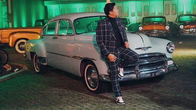 7 Gaya Denny Caknan Tampil Keren dengan Jas Ini Makin Curi Perhatian