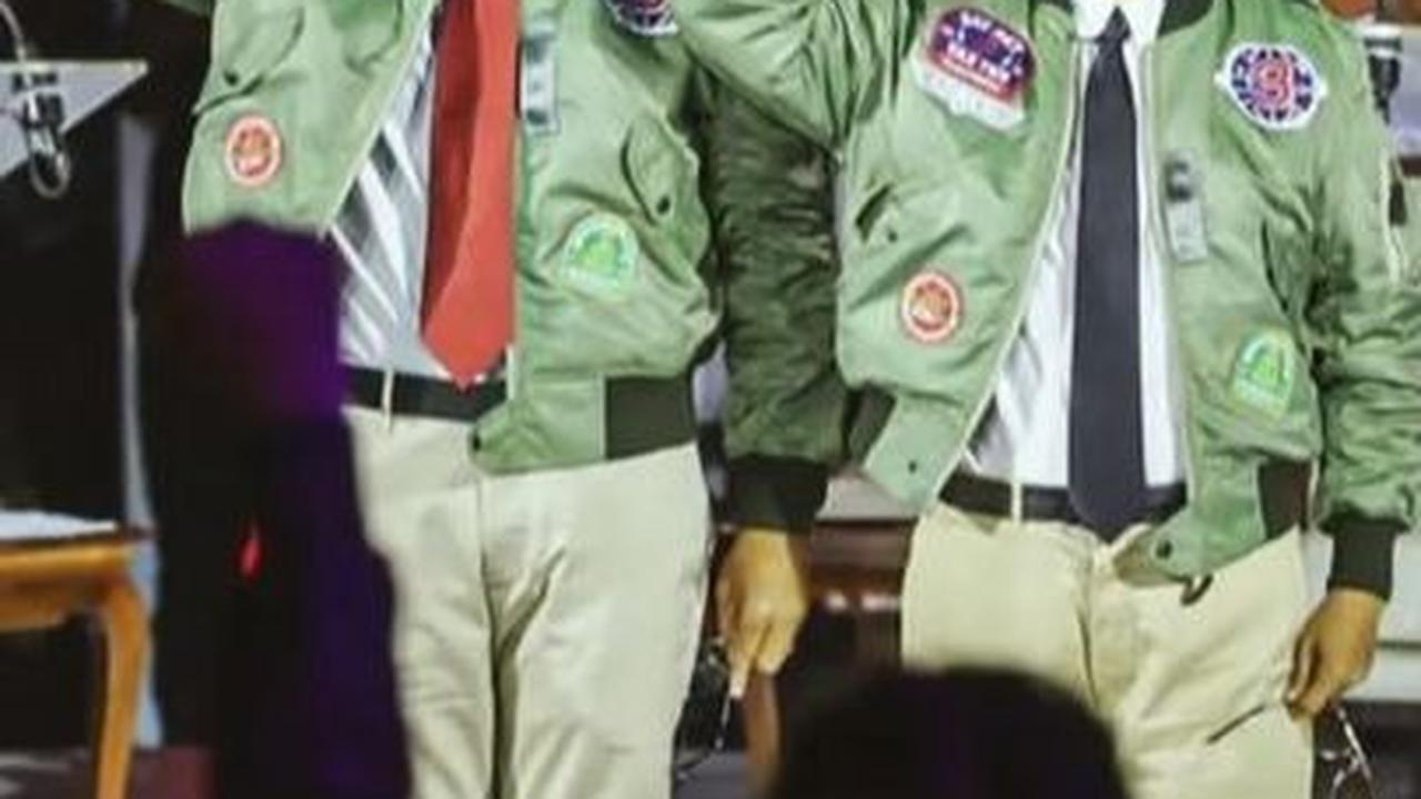 Rupanya, ada pesan atau arti khusus pada emblem (patch) yang menempel pada jaket bomber tersebut. <br>
