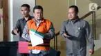 Mantan anggota DPRD Bandung periode 2009-2014 Tomtom Dabbul Qomar usai menjalani pemeriksaan di Gedung KPK, Jakarta, Senin (27/1/2020). KPK resmi menahan Tomtom untuk mempermudah pemeriksaan dugaan korupsi pengadaan tanah RTH di lingkungan Pemkot Bandung Tahun 2012-2013. (merdeka.com/Dwi Narwoko)
