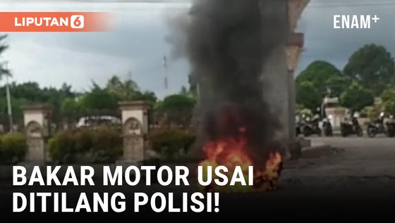 VIDEO: Kesal Ditilang, Seorang Pengendara Bakar Sepeda Motor Miliknya