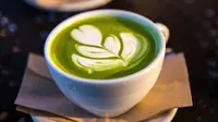 Matcha latte. (dok. Unsplash.com/Jason Leung)