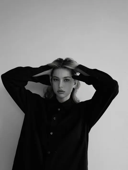 Eve Jobs akan berada di satu rumah bersama dengan deretan model profesional lainnya. Mulai dari Emily Ratajkowsi, Kaia Gerber, dan Linda Evangelista.(instagram/evejobs)