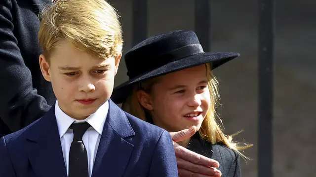 Pangeran George dan Putri Charlotte. (Hannah Mckay/Pool Photo via AP)
