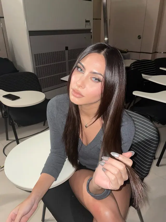 Pesona Valerie Thomas dengan Foxy Makeup, Disebut Megan Fox-nya Indonesia