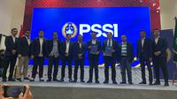 Jajaran KP dan KBP PSSI saat mengumumkan daftar calon tetap ketua umum, wakil ketua umum, dan komite eksekutif PSSI periode 2023-2027 di GBK Arena, Senin (6/2/2023). (Liputan6.com/Melinda Indrasari)
