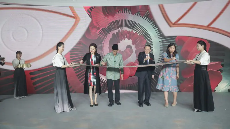 Pameran Pariwisata dan Budaya bertema "Sebuah Puisi Abadi" ( A Poem for Ten Thousand Years), yang diselenggarakan oleh Dinas Kebudayaan dan Pariwisata Provinsi Zhejiang dan didukung oleh Pemerintah Provinsi Zhejiang, China di Art:1 New Museum, Jakarta.