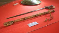 Pedang Sultan Kutai Kertanegara yang bertahtakan batu akik
