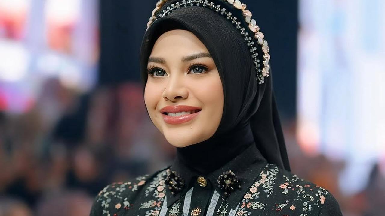 Tampil Chic dan Modis dengan 5 Gaya Hijab ala Aurel Hermansyah, Bisa Jadi Inspirasi Lebaran
