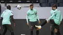 Pemain Portugal, Bruno Fernandes, saat menjalani sesi latihan jelang berlaga di UEFA Nations League 2020 di Friends Arena, Swedia, Selasa (8/9/2020). Portugal akan berhadapan dengan Swedia. (AFP/Jonathan Nackstrand)