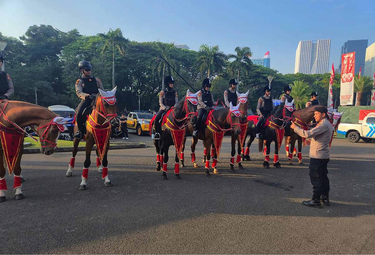 FOTO: Pasukan Berkuda Polri Dikerahkan Kawal Perayaan HUT RI ke-80 di Jakarta