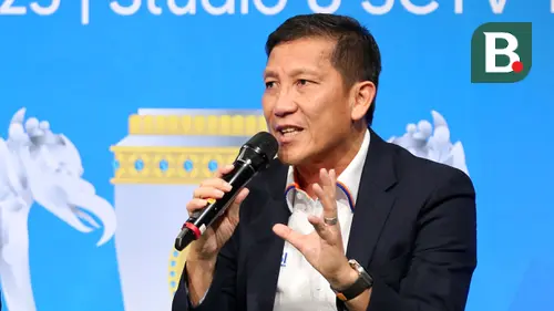 <p>Direktur Utama PT Liga Indonesia Baru (LIB), Ferry Paulus berbicara dalam acara konferensi pers Liga 1 2023/2024 di SCTV Tower, Senayan, Jakarta Pusat, Kamis (15/6/2023). (Bola.com/Bagaskara Lazuardi)</p>