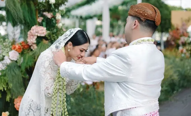 9 Potret pernikahan Hana Saraswati dan Justin Harijawan, penuh keharuan dan kebahagiaan