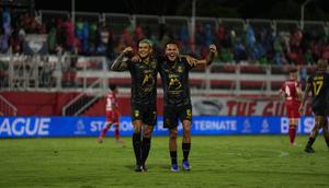 Ciro Alves dan Igor Inocencio saat Malut United menjamu Persijap Jepara dalam laga pekan ke-21 BRI Super League 2025/2026 di Stadion Gelora Kie Raha, Ternate, Jumat (13/2/2026). (Dok. Malut United).