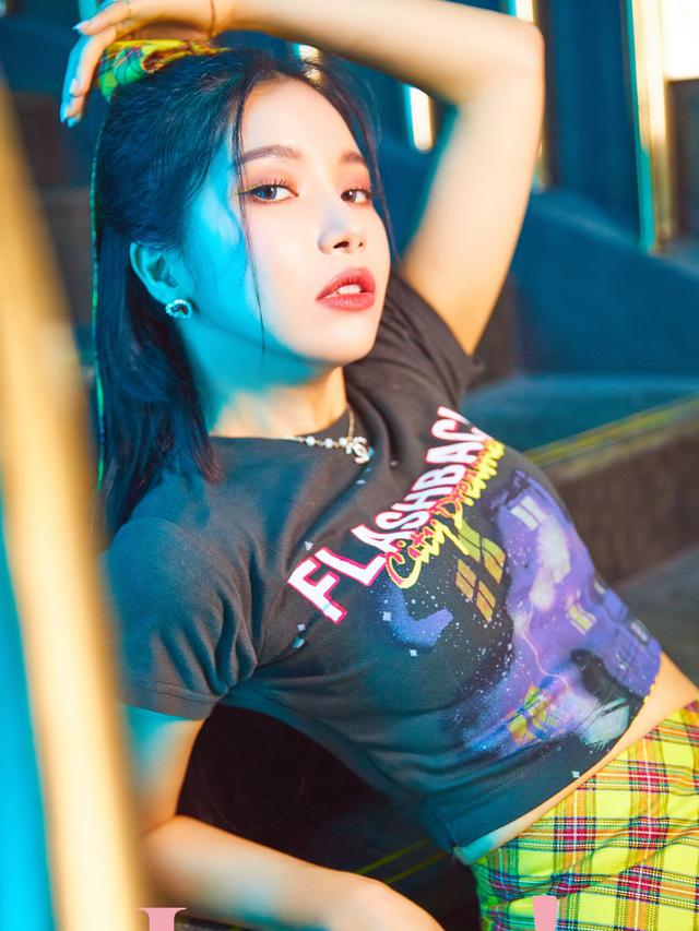 Solar Mamamoo. (RBW via Soompi)